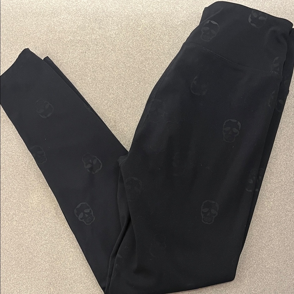 Nanette Lepore Black Skull Leggings, size medium